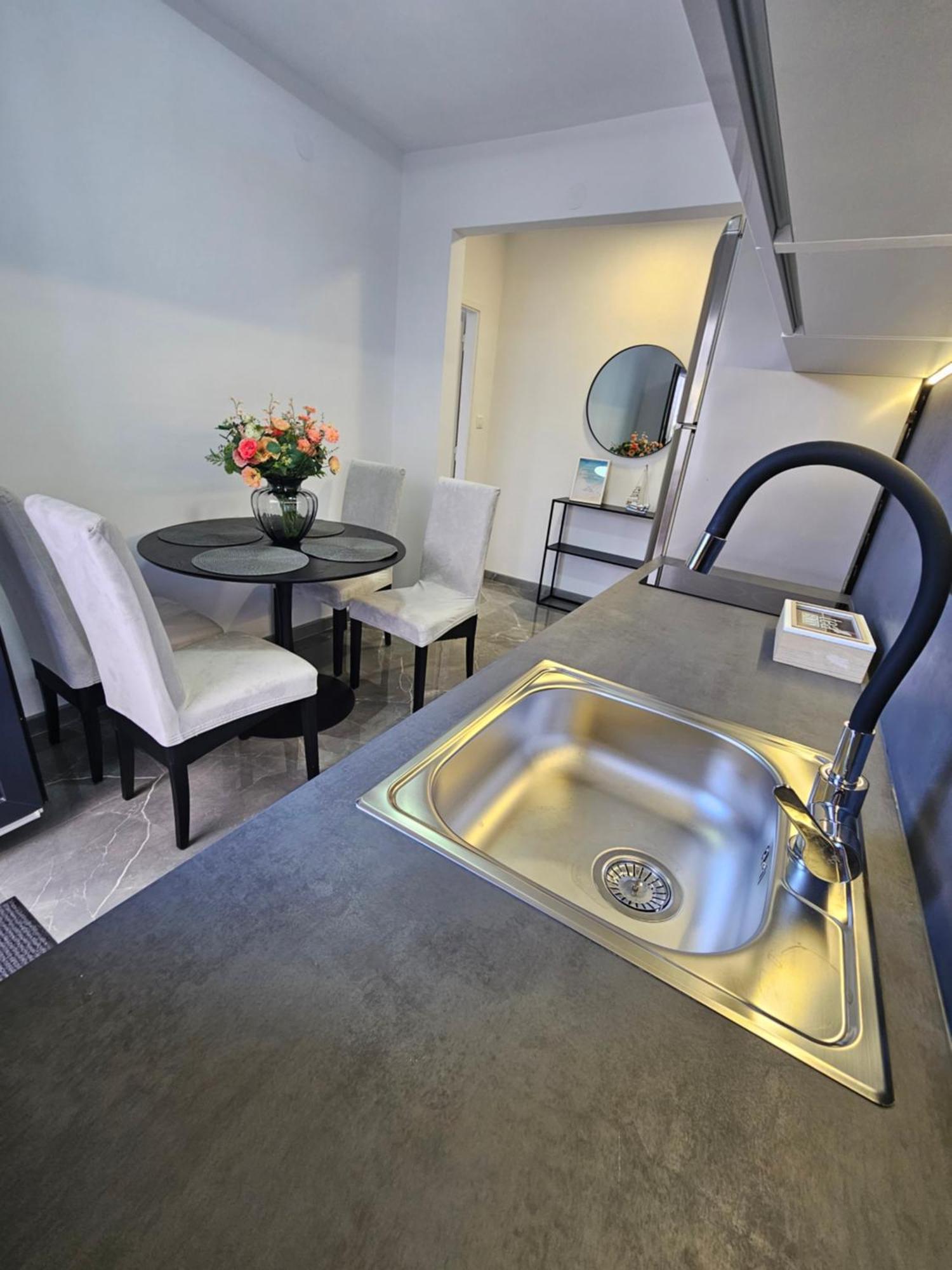 Apartmani Matija Макарска Экстерьер фото