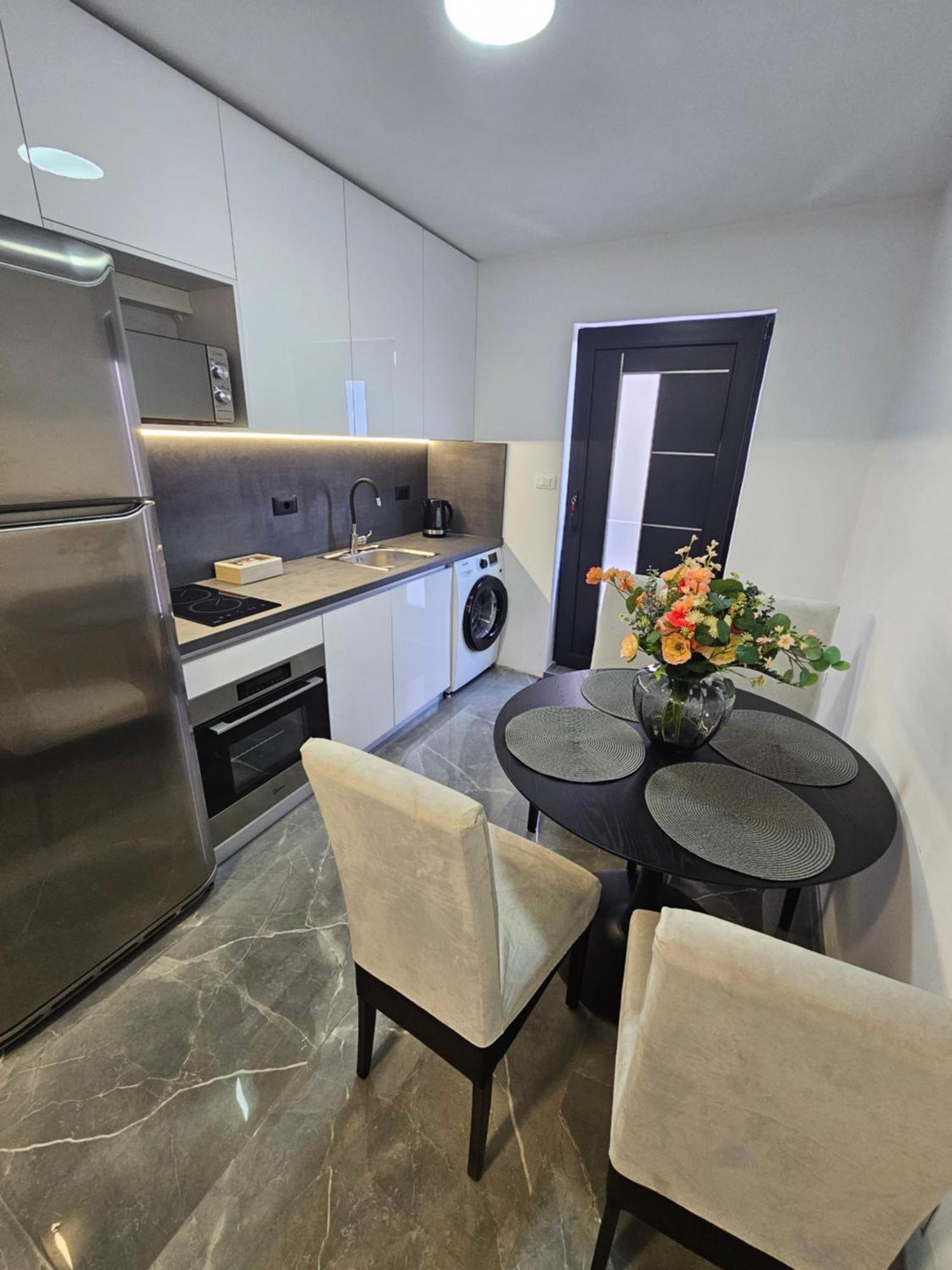 Apartmani Matija Макарска Экстерьер фото